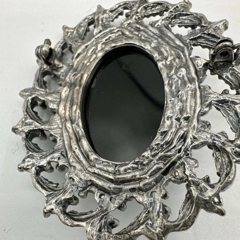 Vintage Silver Tone Black Gold Foil Flake Faux Pearl Filigree Oval Brooch‎ J-01